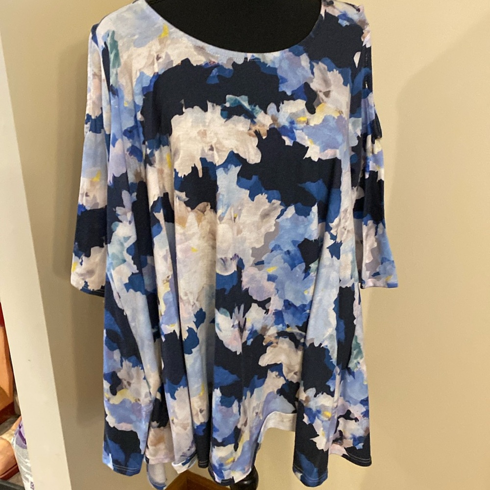 Nally&Millie multicolor tunic top. Cold shoulder. Size XL